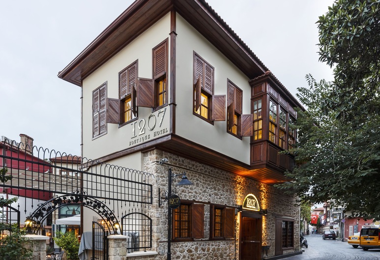 Zemira Garden Hotel & Restaurant