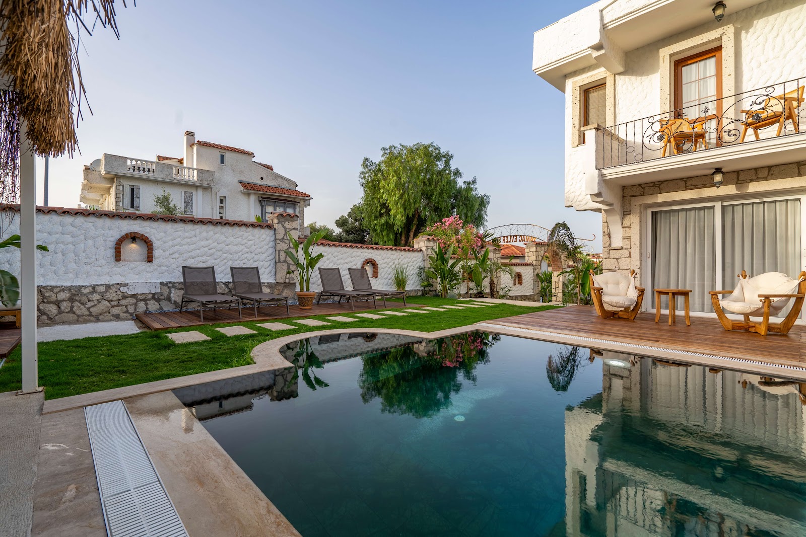 Naz Konak Alaçatı Havuzlu Otel