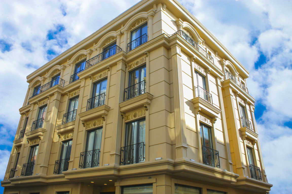 Castle Franco Suites