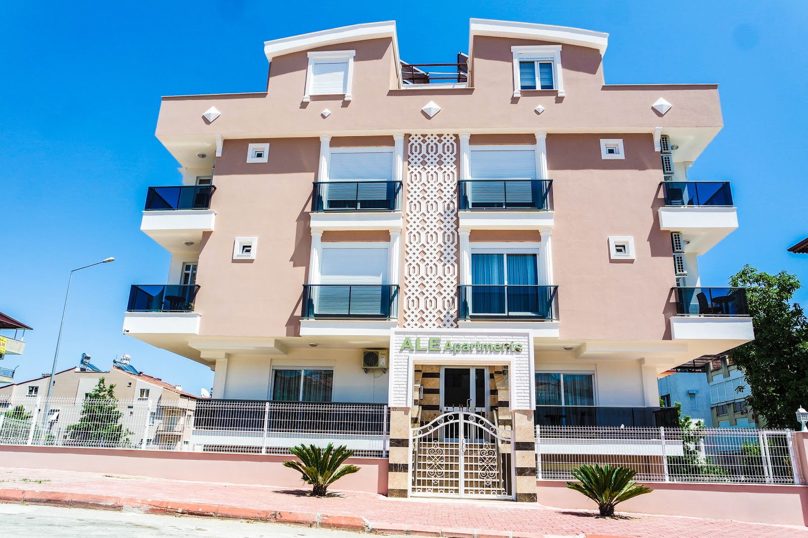 Konyaaltı family homes