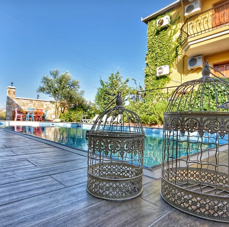 Cunda Uzun Otel