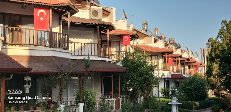 Lalezar Villaları
