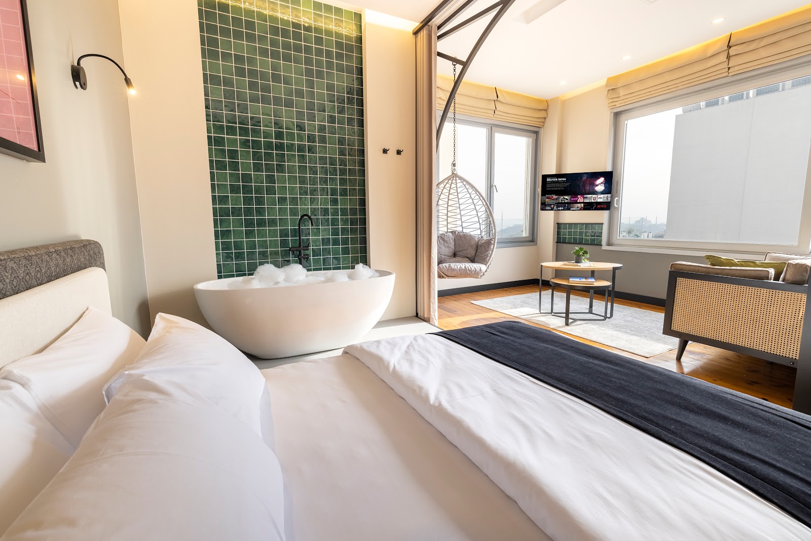 Ravouna 1906 Rooftop Bar & Suites