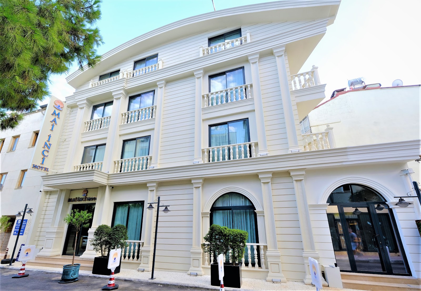 Ayhan Hotel