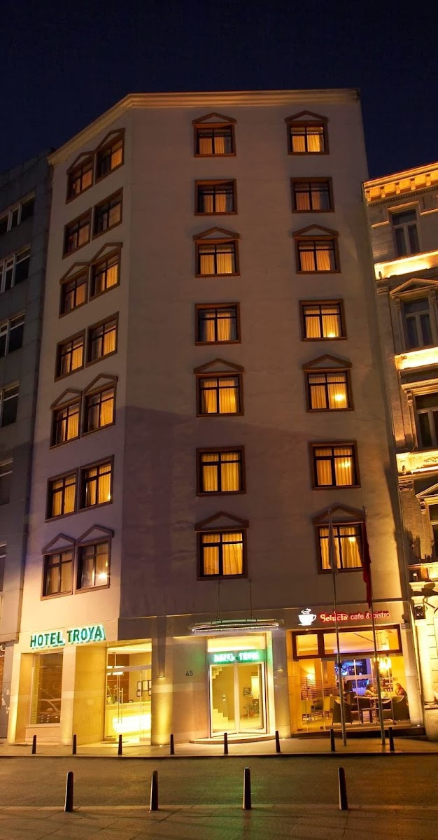 Double D Hotel