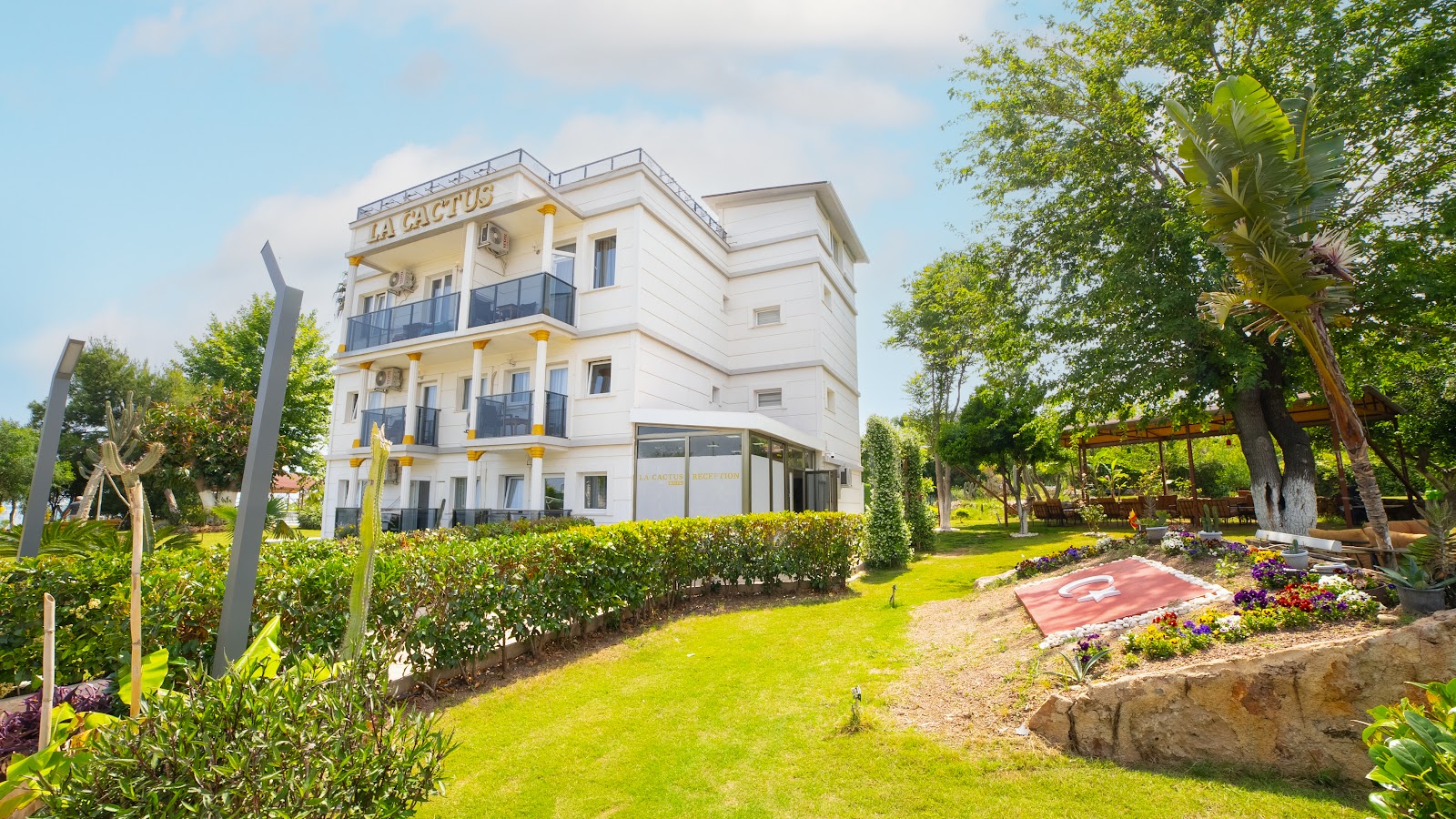 White Country Boutique Hotel