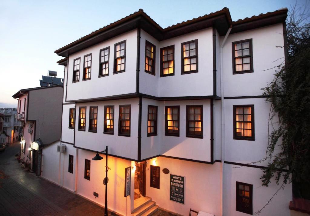 Route Hotel Kaleiçi (+12)