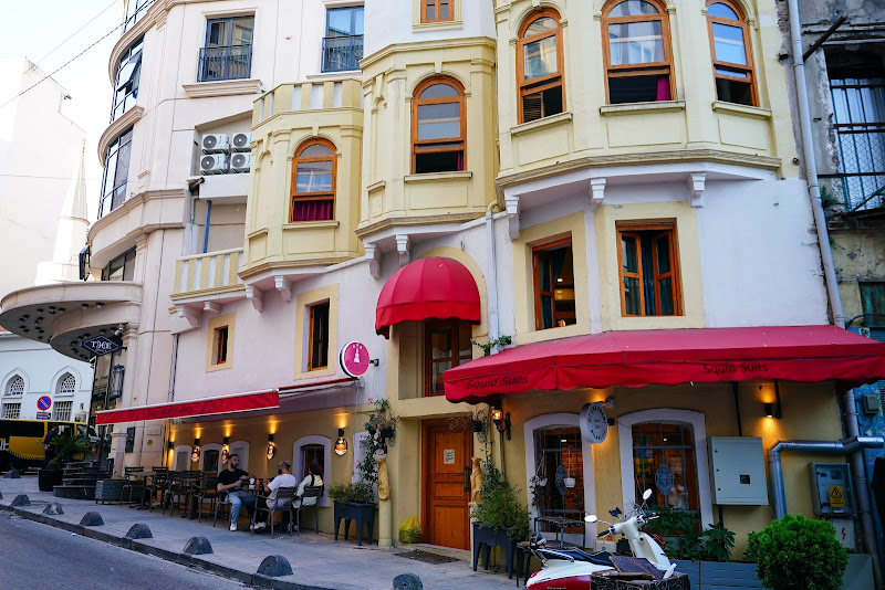 Squit Suits Cafe Restorant & Hotel