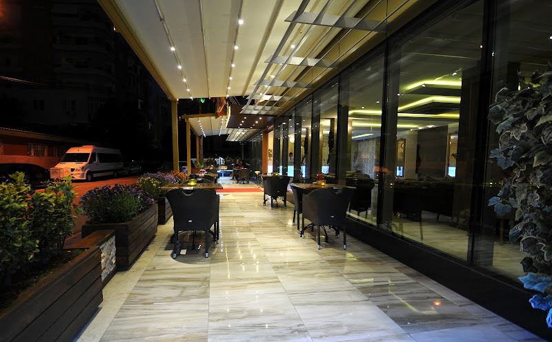 Golden Deluxe Hotel