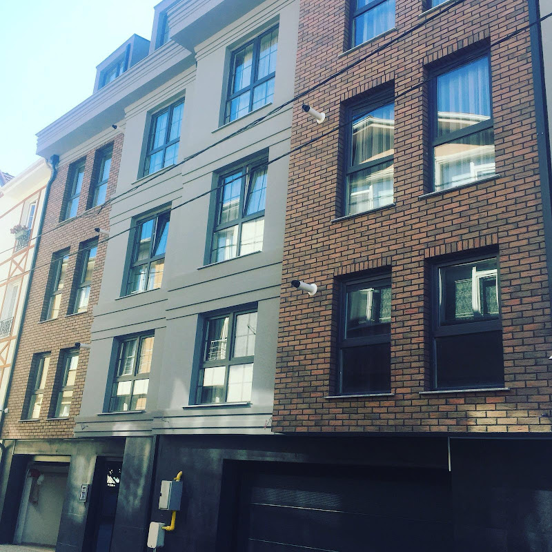 Uğur Suit Apart