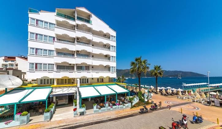 Reis Beach Hotel-Cafe Bar & Restaurant
