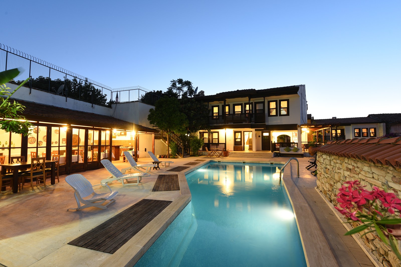 Golden Moon Apart Hotel