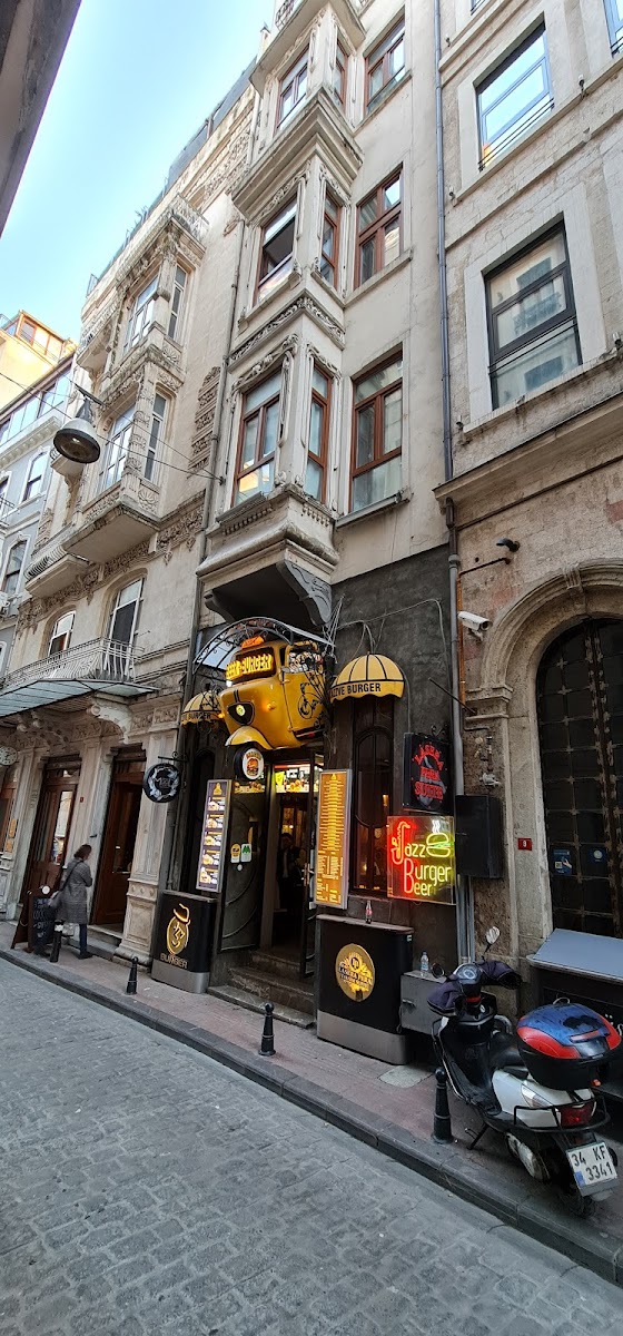 The Merwano Asmali Pera Hotel