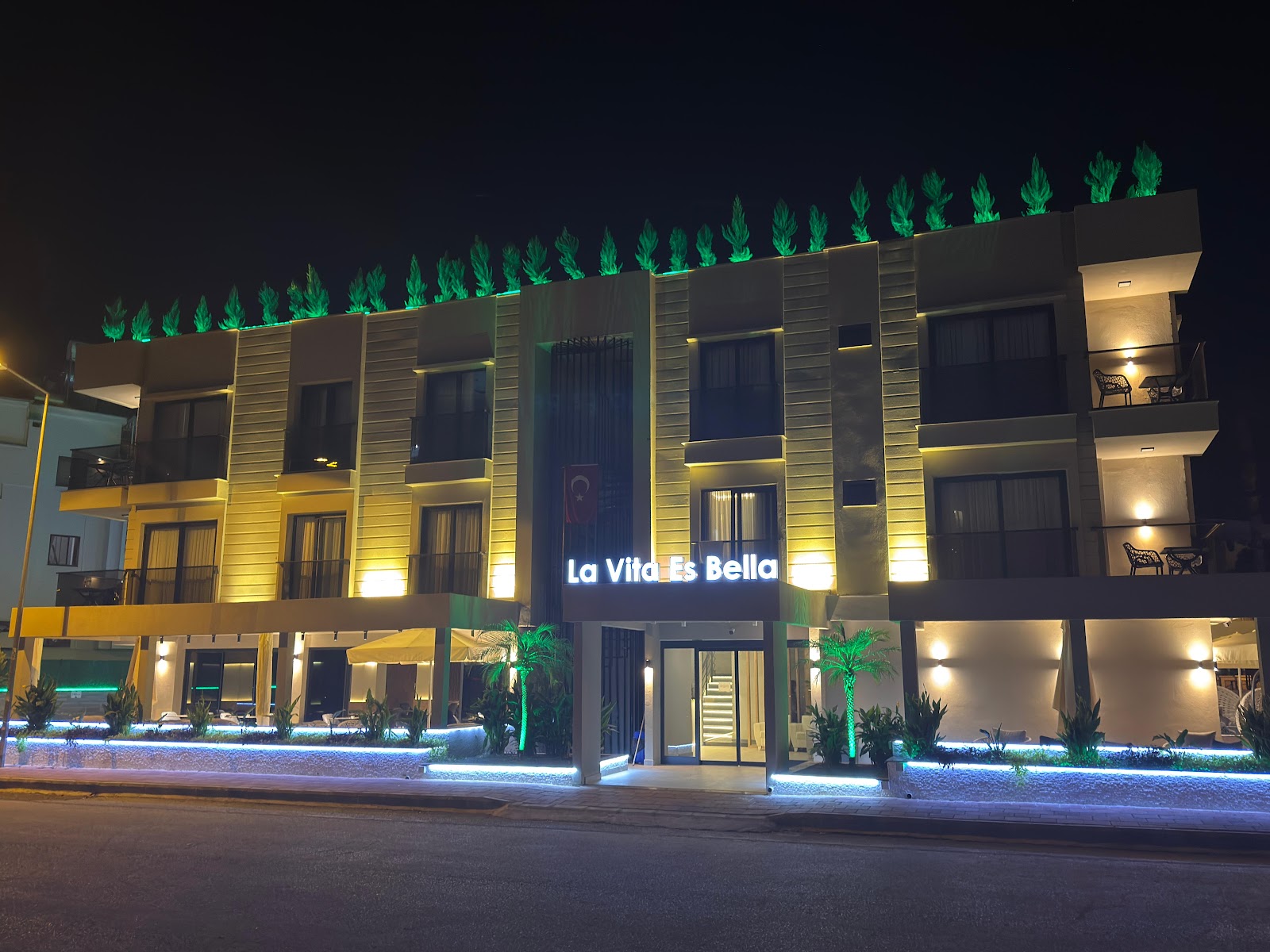 Hotel La Vita Es Bella