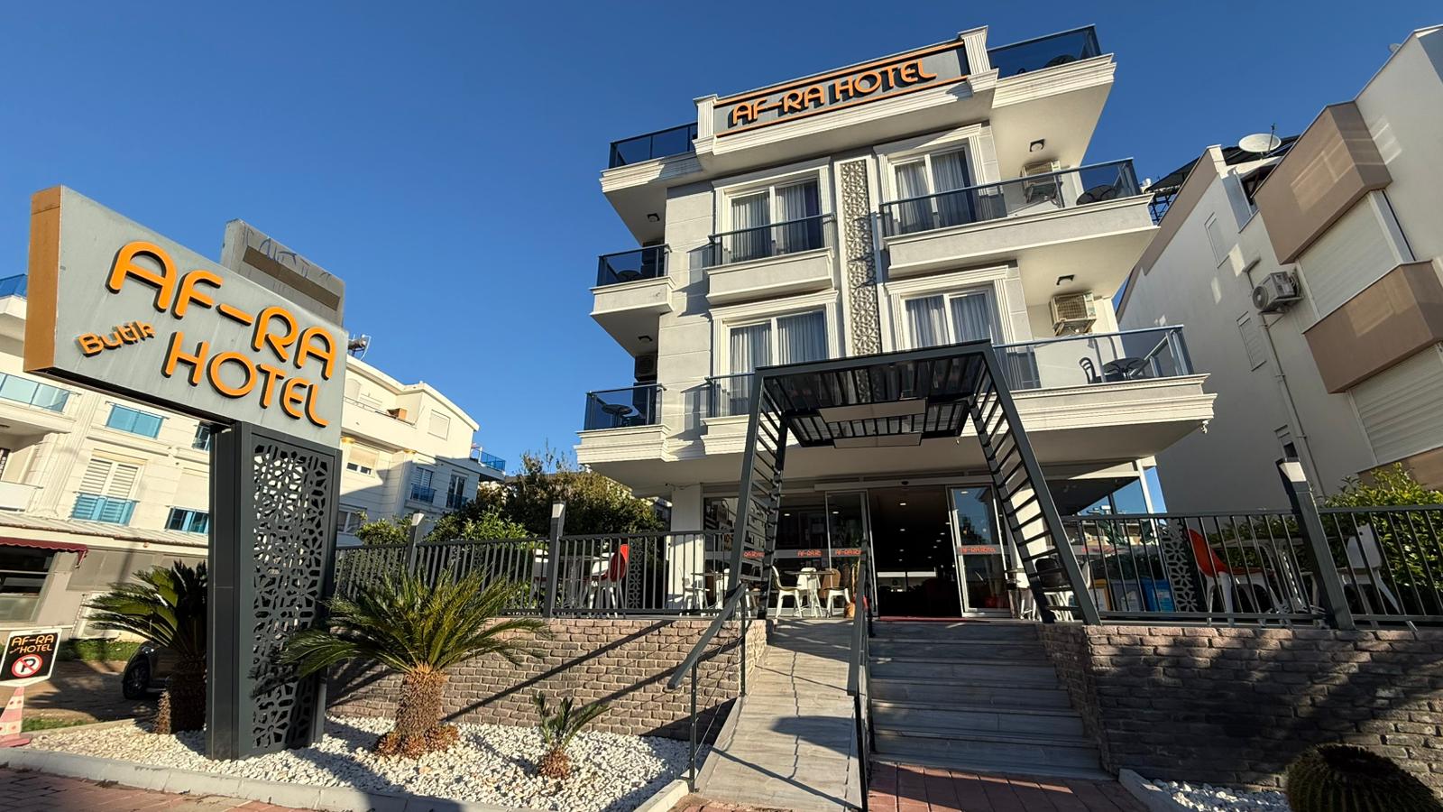 Grand Diker|Port Residence