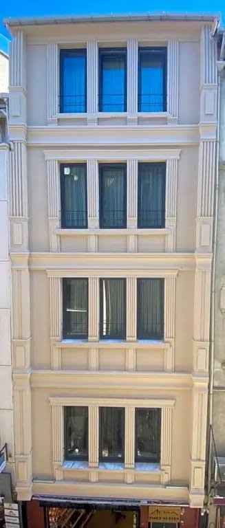 Weingart Seaside Hotel