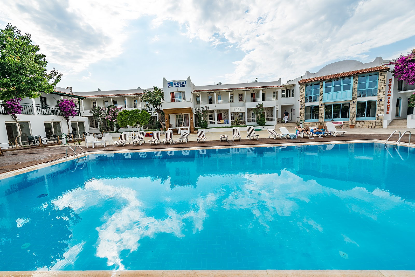 El Vino Hotel & Suites