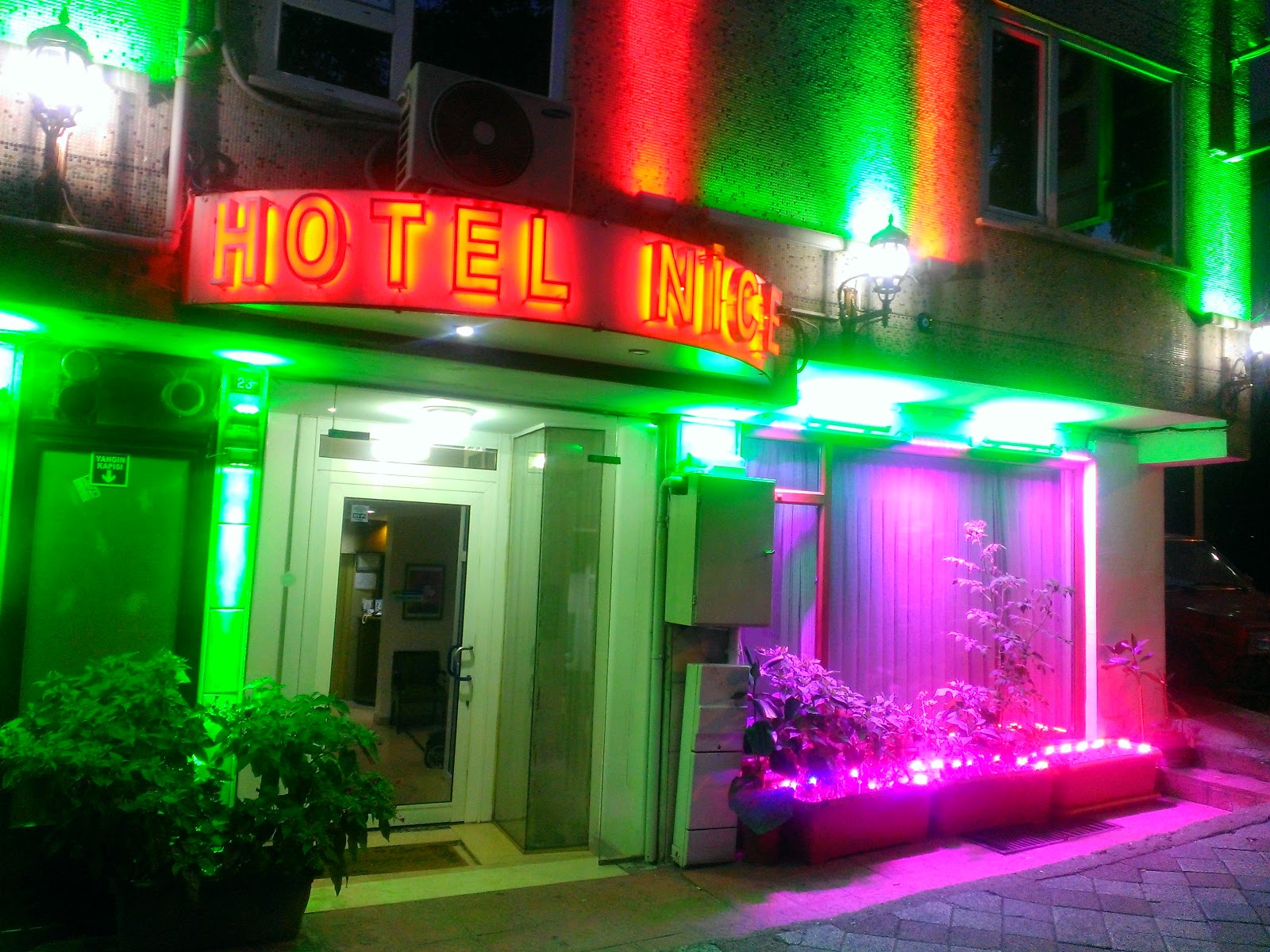 Crowned Exclusive Hotel