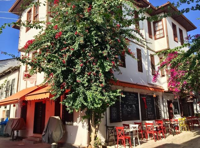 CASTLE OLD TOWN HOTEL