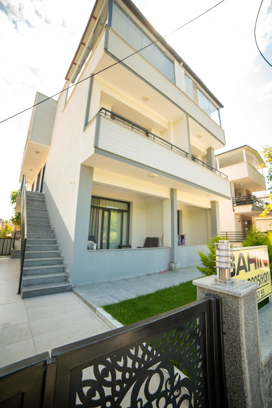 Şahin Apart