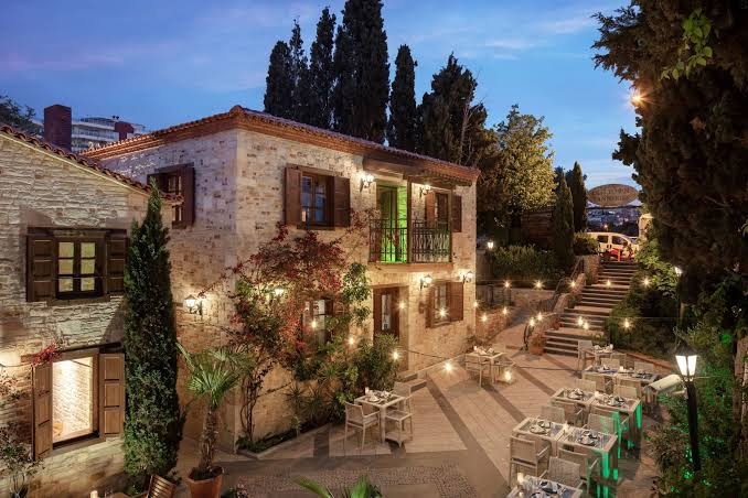 Charisma De Luxe Hotel