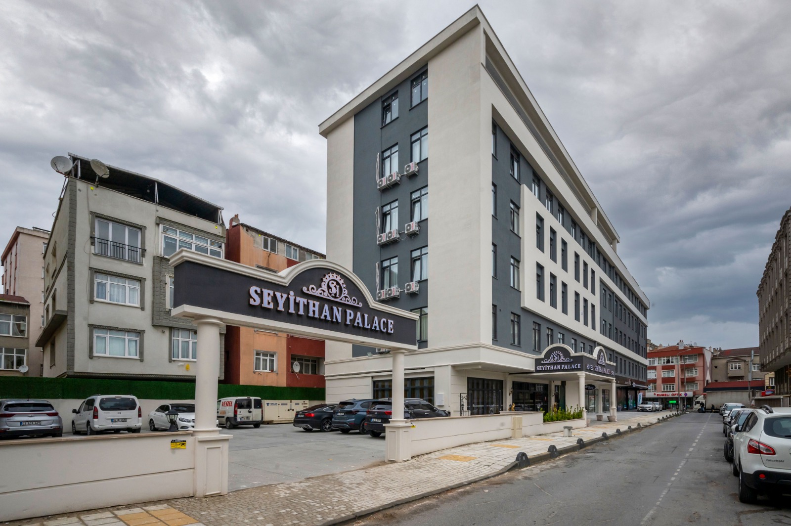 The Royal Luxury Hotel